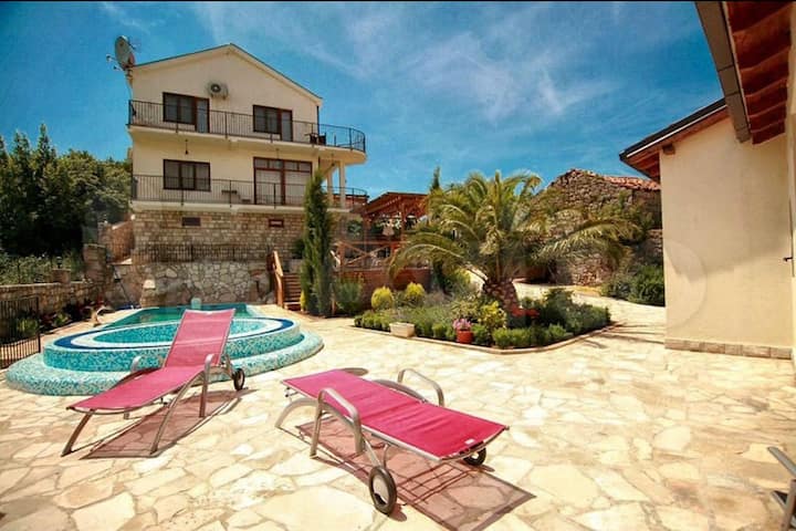 Townhouse With 3bd In Vranovici - Montenegro