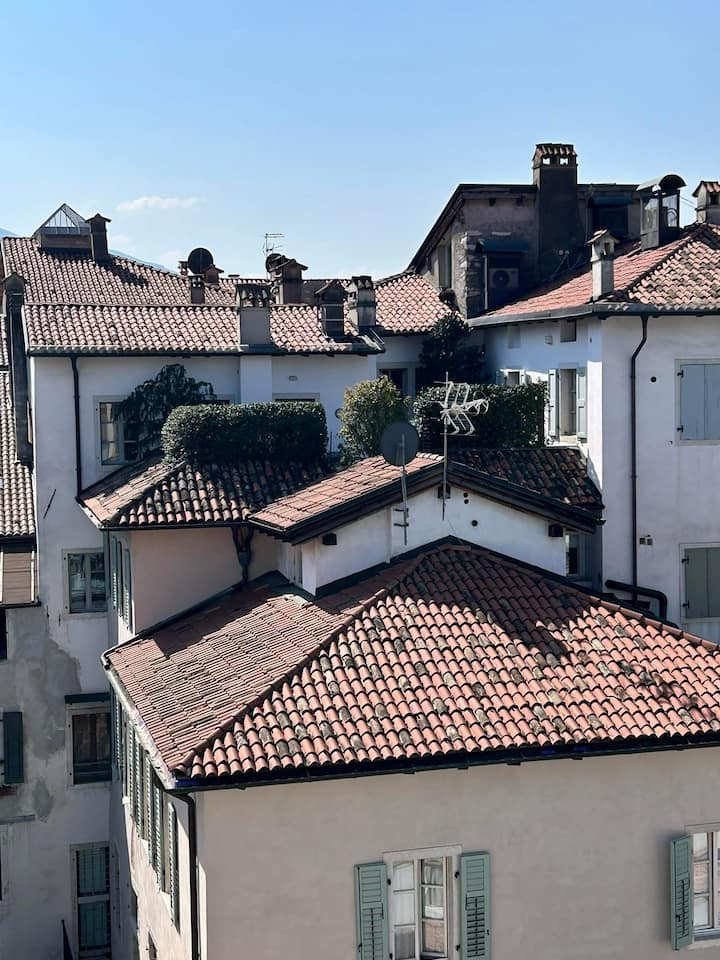Sunny Apartment In The Heart Of Trento - Trentó