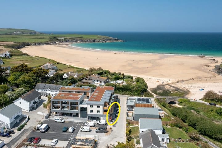 Luxury Beachfront Studio | Parking | Harlyn Bay - Constantine Bay