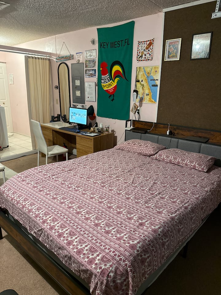 Room Near Ucf. Stay With Hugo And Marli. Room 3. - Oviedo, FL