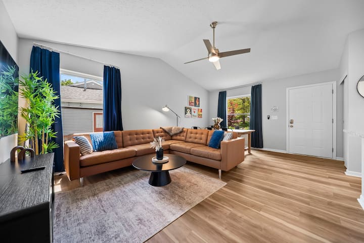 Modern 3 Bd 2 Fb Escape W/ Game Room And Huge Yard - Hilliard, OH