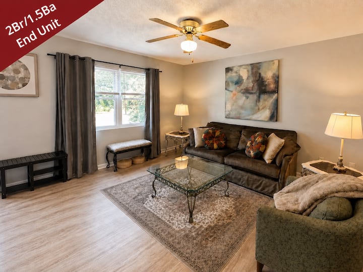 Beautiful End Unit 2 Bedroom, 1.5 Baths - Hickory, NC