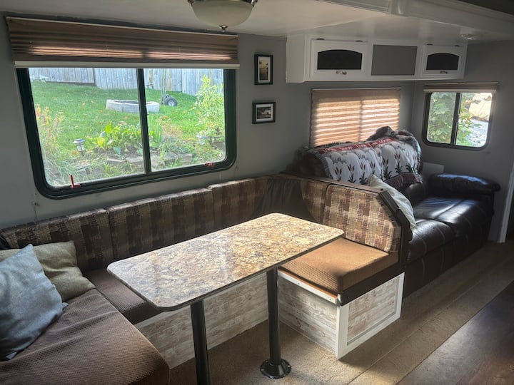Family Resort Trailer - Sleeps 8 On Chemong Lake - Ontario