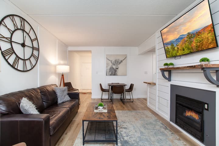 Stylish 2025 Condo | Pool | Prime Downtown Spot - Gatlinburg