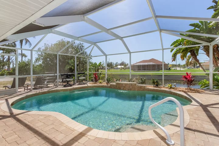 Waterfront Paradise Pool/kayaks/games | 12 Guests - Cape Coral, FL