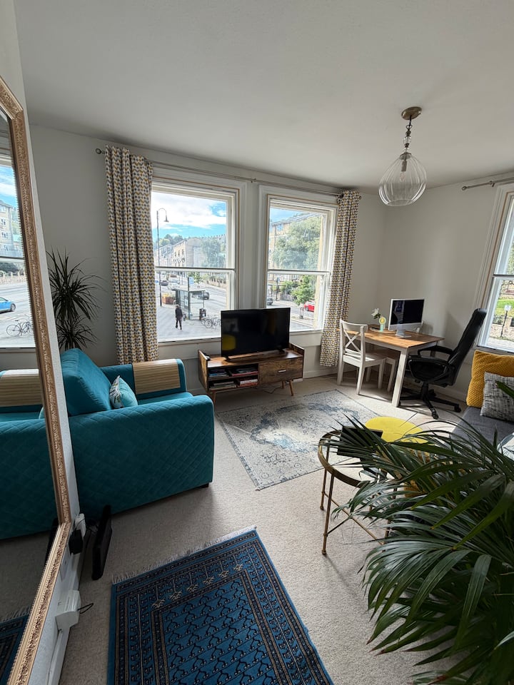 1 Bed Flat, Close To Town Centre - Bath