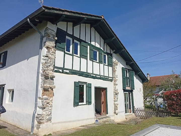 Ferme Basque Rénovée Avec Piscine - 8 Pers. - Sare