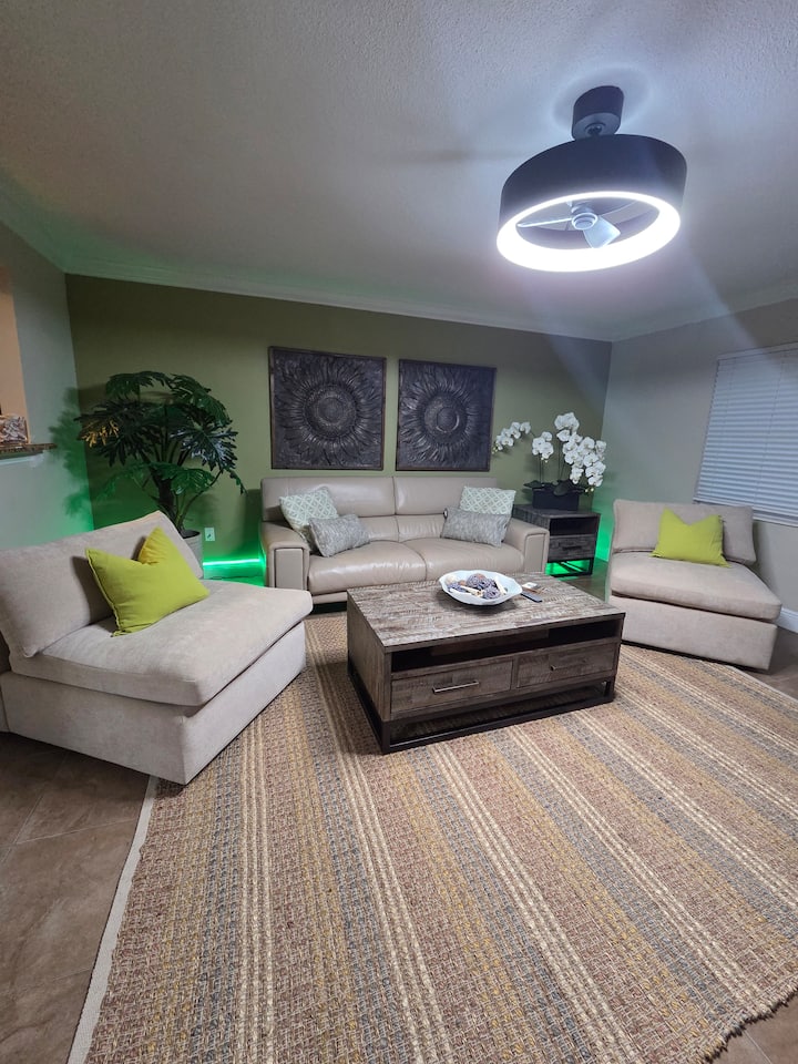 Cute And Cozy Home In The Heart Of Town! - Lehigh Acres