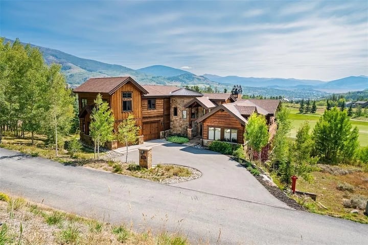 Golden Eagle Lodge, Golf, Mtn Views & Hot Tub - Silverthorne, CO