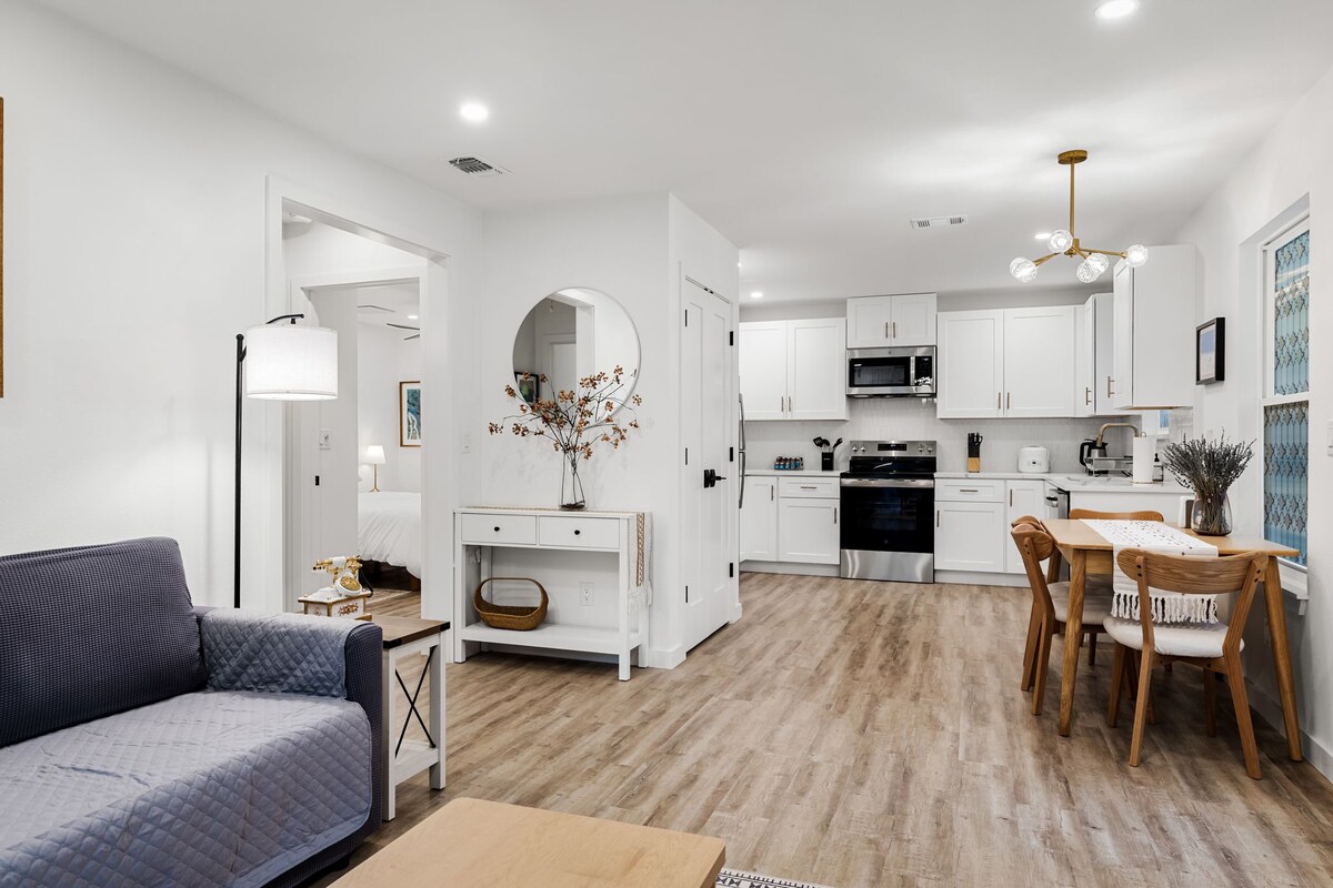 Modern Private Guesthouse in South Austin