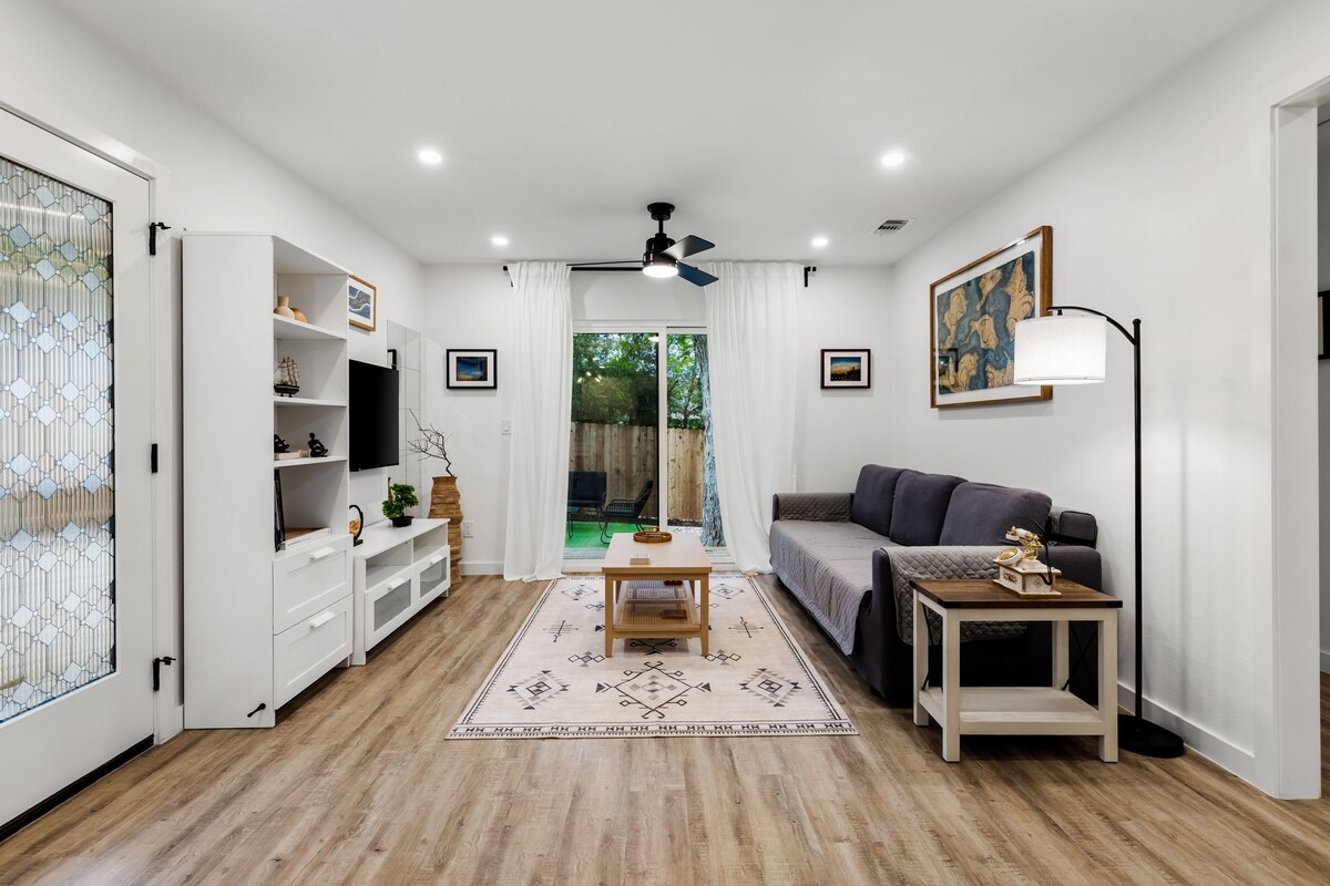Modern Private Guesthouse in South Austin