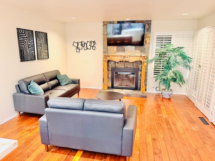 Modern 4-bedroom|3-bath|garage|sleeps 14 - Reno, NV
