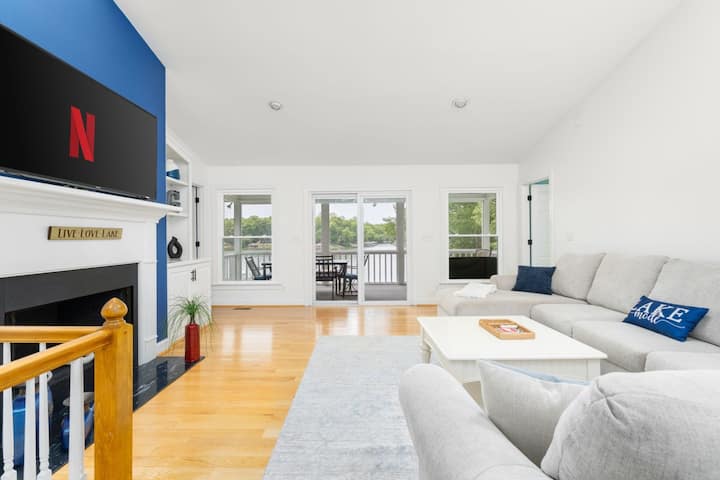 Lake Gaston Dockside Retreat | 7br + 2 Kitchens - Lake Gaston