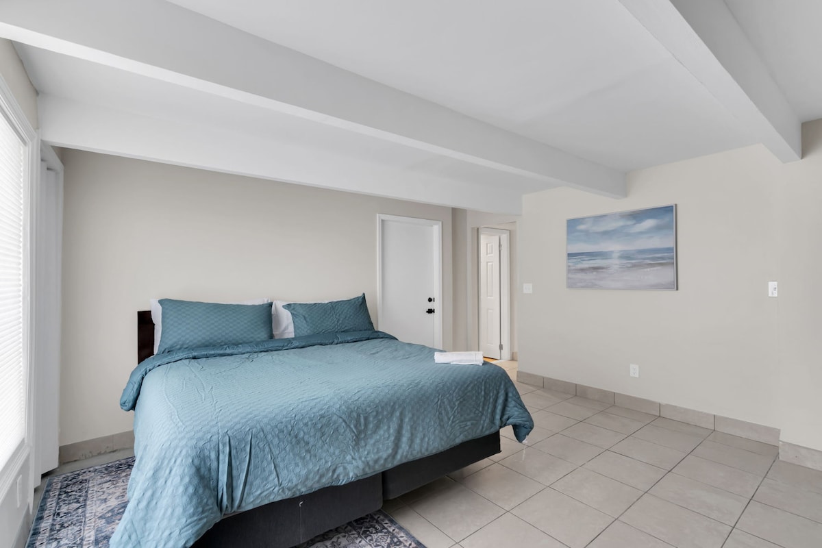 135 Grant Ave — One Double Bed