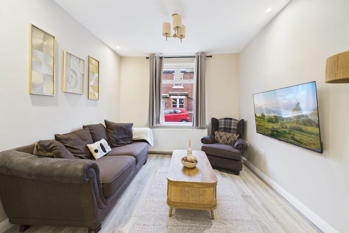 Modern 3 Bed | Sleep 5 | Chester Zoo & City Centre - Chester