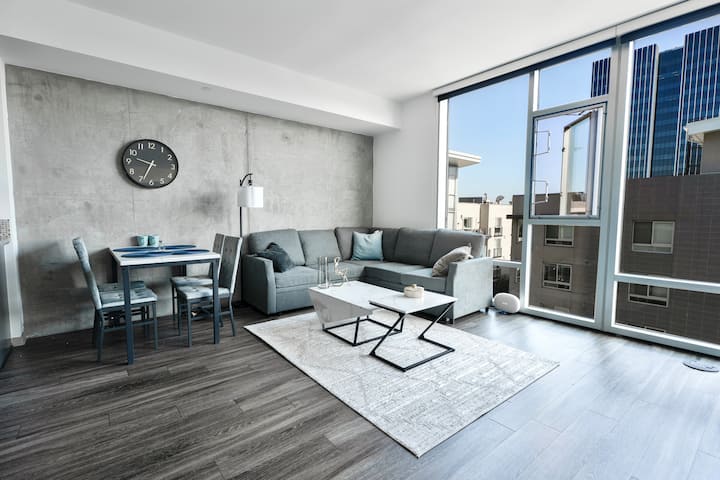 Hollywood Location| Pool | Hot Tub| Free Parking - West Hollywood, CA