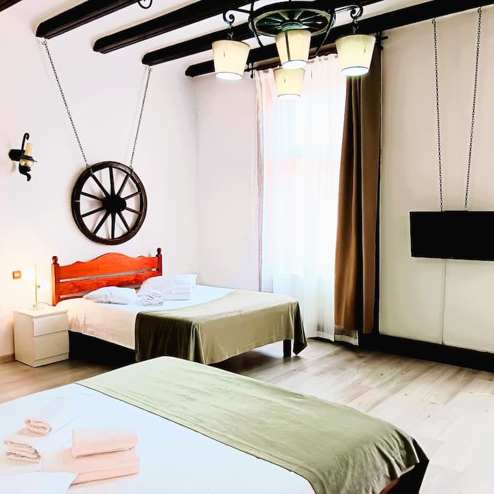 Stylish Group Stay| 6 Rooms Villa| Heart Of Brașov - Brassó