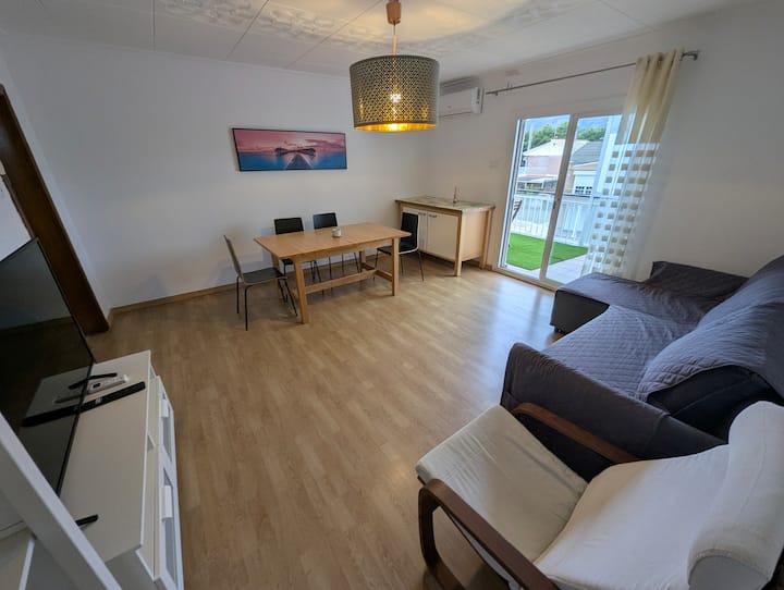 Sonnige Wohnung Mit Terrasse, Nah Am Strand - Casteldefels