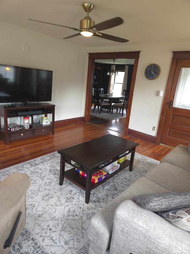 1861 Entire Spacious Historic Home 4br2ba - 매디슨