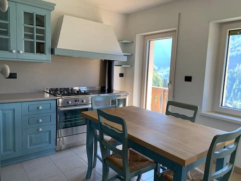 Annuncio Airbnb popolare: Panorama Coldemies Apartment Skiing & Walking a Alleghe
