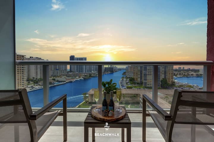 Cozy Studio Intracoastal View & Balcony - Hallandale Beach, FL