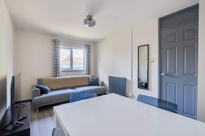 Spacious Riverside Home In Reading - Reading