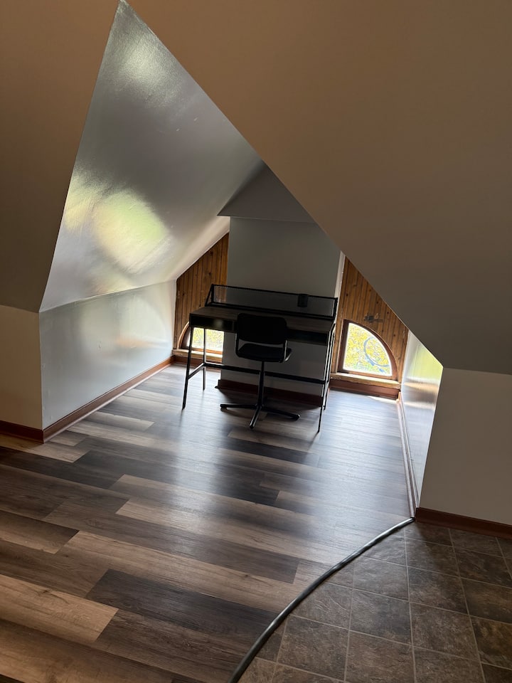 Unit #7 2 Bedroom Penthouse Suite - Bay City