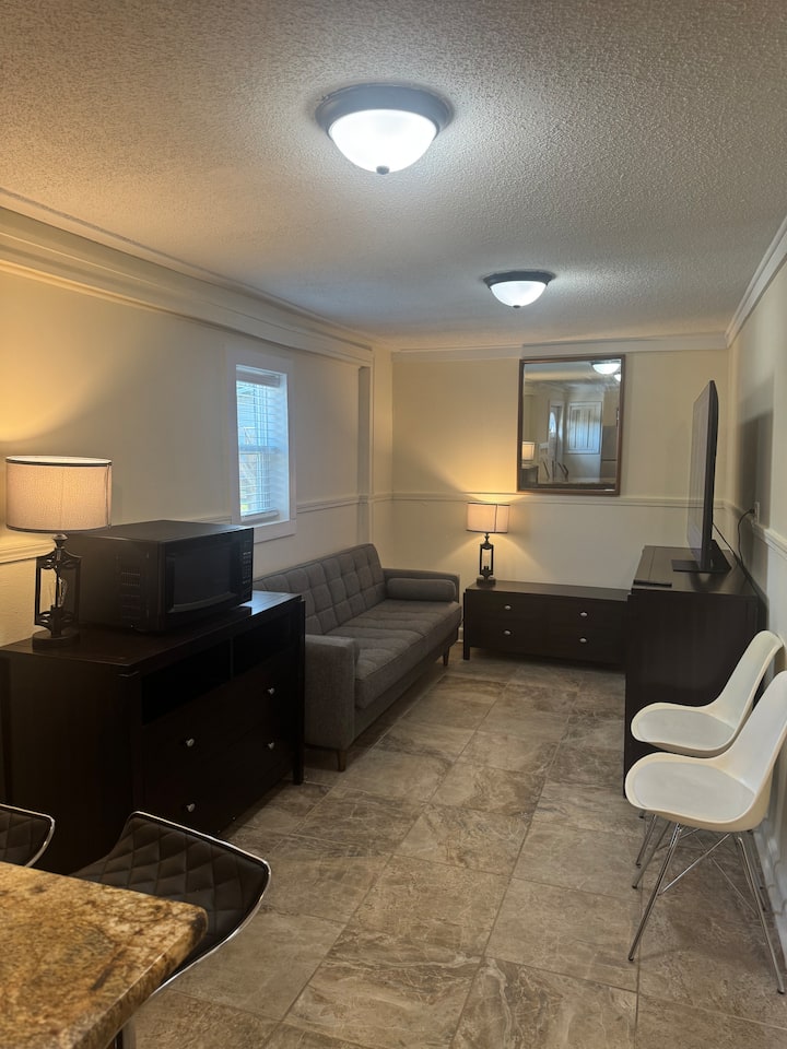 Centrally Located Closer To Major Businesses - Ocoee, FL