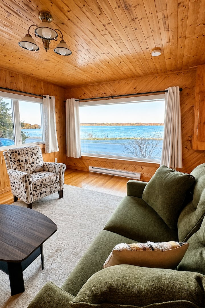 Cottage On The Cove | Waterfront - Bay Roberts