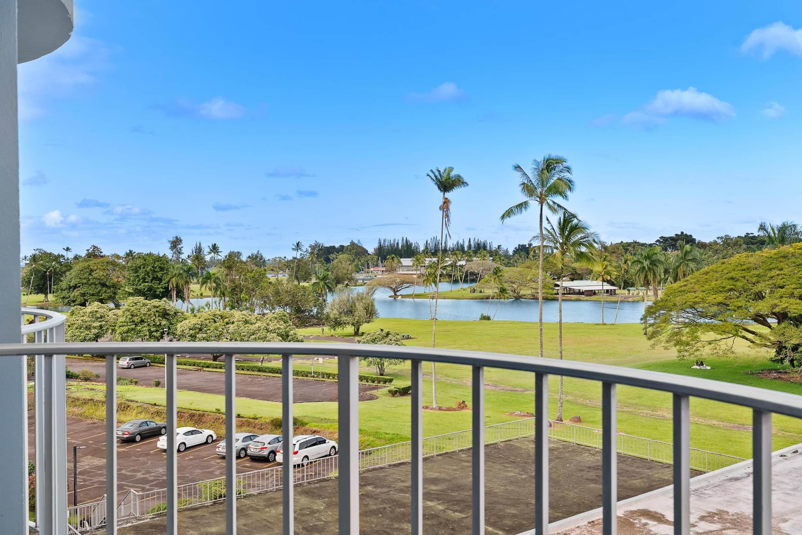 Hilo Lagoon Studio - A/C, Wi-Fi, Pool, Park Views! - Photo 15