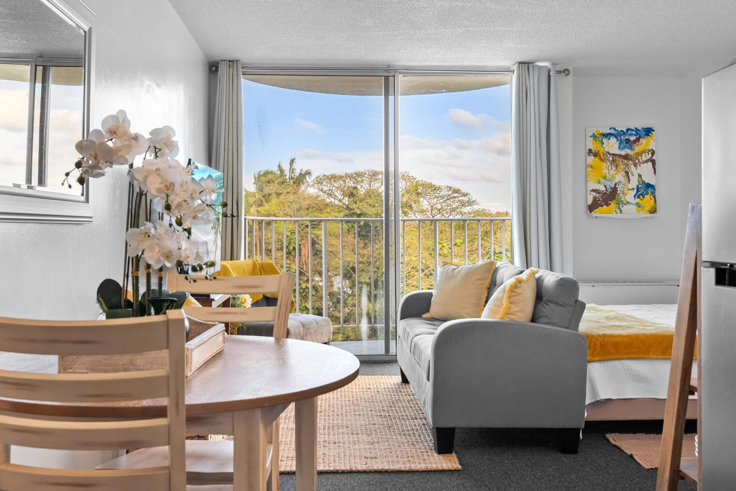 Hilo Lagoon Studio - A/C, Wi-Fi, Pool, Park Views! - Photo 20