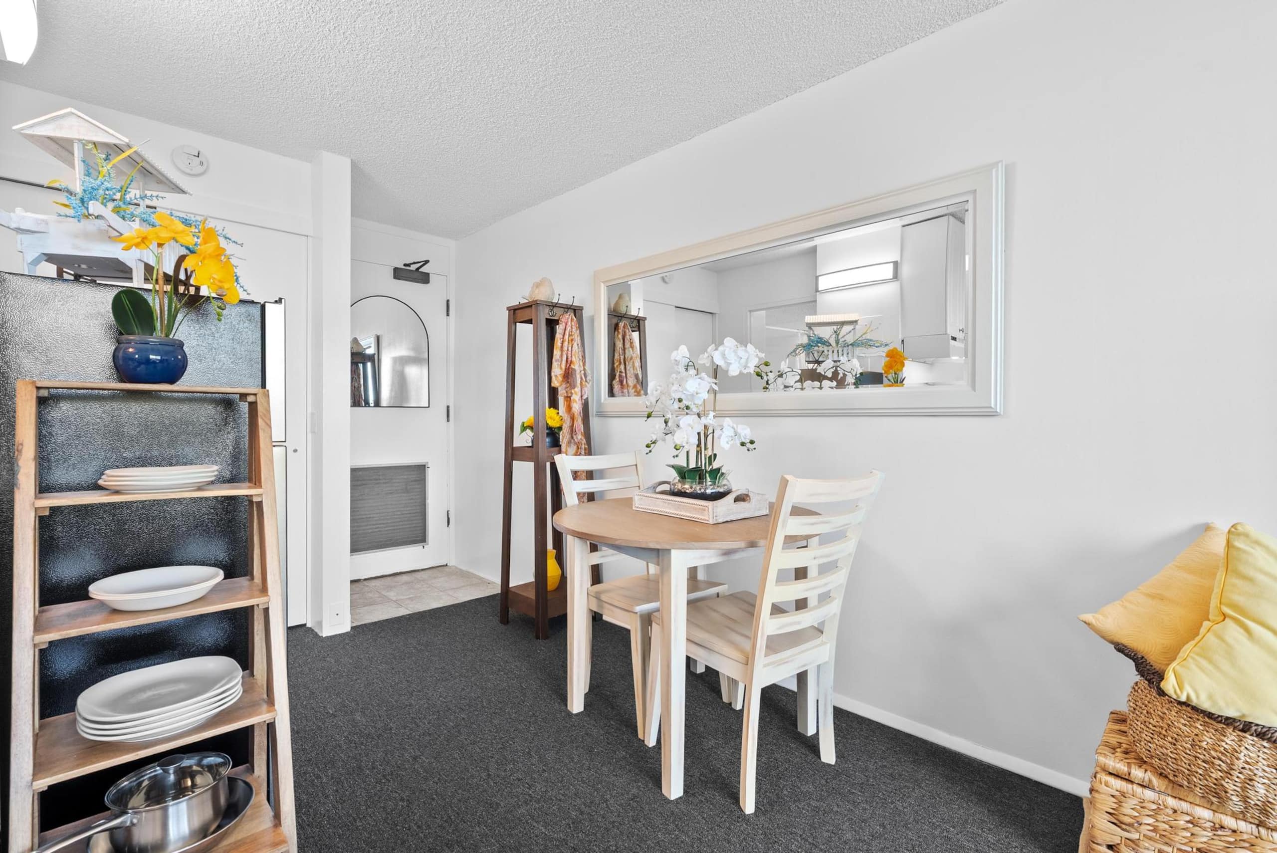 Hilo Lagoon Studio - A/C, Wi-Fi, Pool, Park Views! - Photo 10