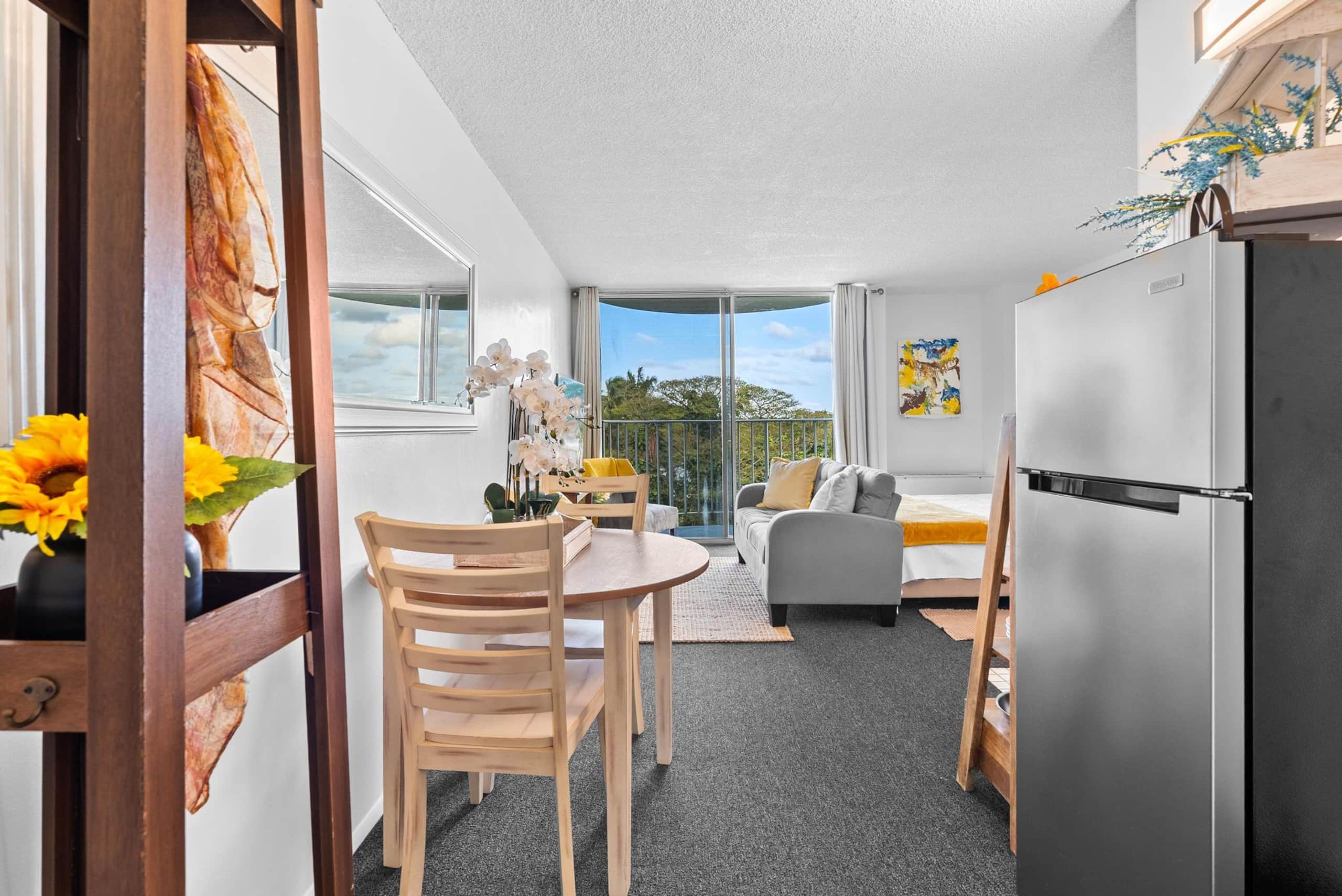 Hilo Lagoon Studio - A/C, Wi-Fi, Pool, Park Views! - Photo 9