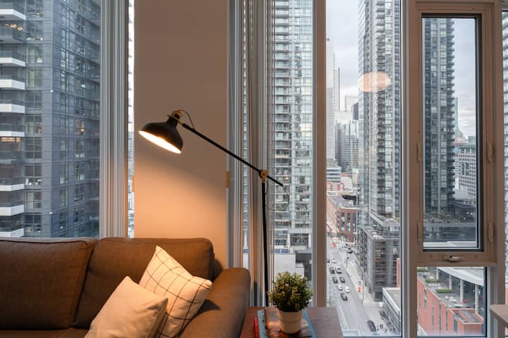 Bright King West 1br | Skyline + Walk Everywhere - Toronto