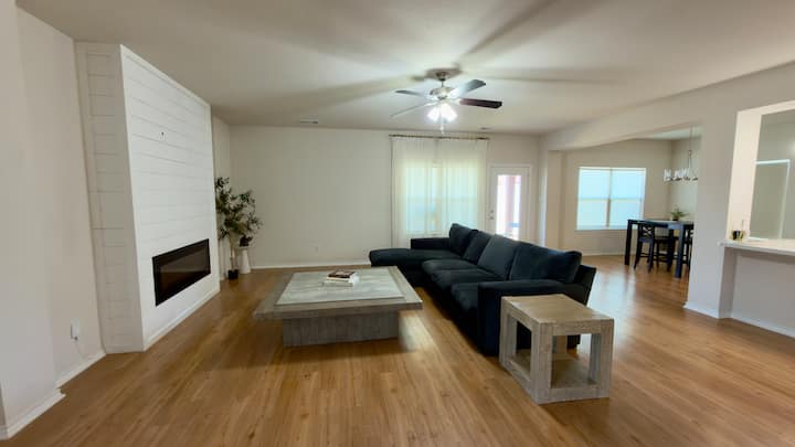 1 Br In Grand Prairie - 5 Min From Epic Central - Grand Prairie, TX