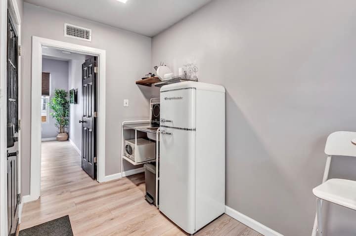 1br/1ba Pet-friendly Garden Level Stay Near Yale - New Haven, CT