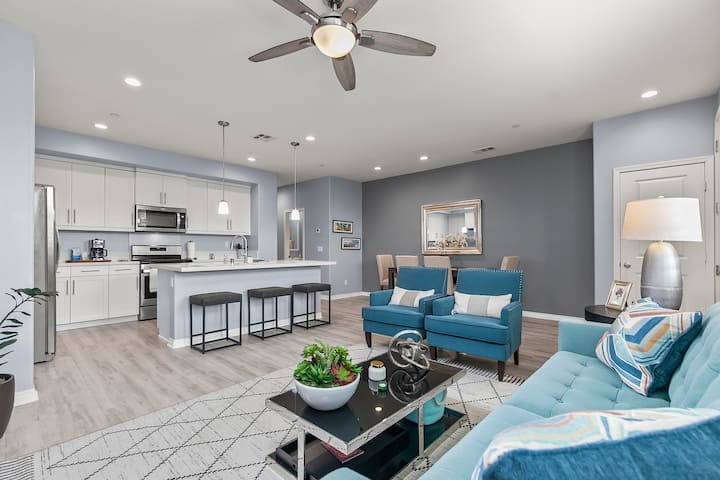 Spacious 3 Bed/2.5 Bath Home In Bayside Landing- - San Diego, CA