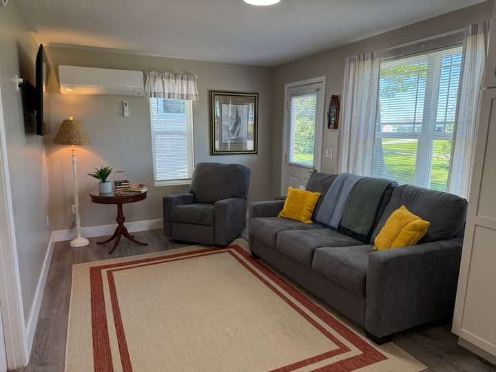 The Captain's Quarters - Oscoda, MI