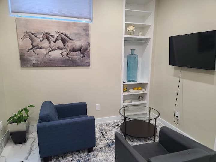 Cozy And Clean Basement Apartment - Bowmanville