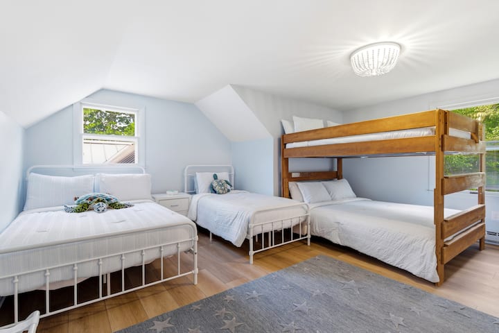 Bedroom number 4: Featuring a bunk bed w/ Full beds on top and bottom, queen bed, and twin bed—perfect for family stays and shared comfort ️✨