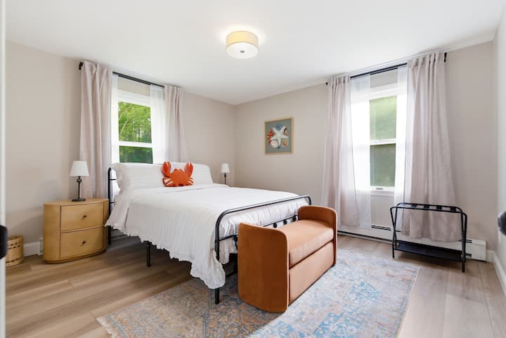 Bedroom number 1: A warm and inviting bedroom with a comfy queen bed—made for peaceful nights and slow, easy mornings ️✨