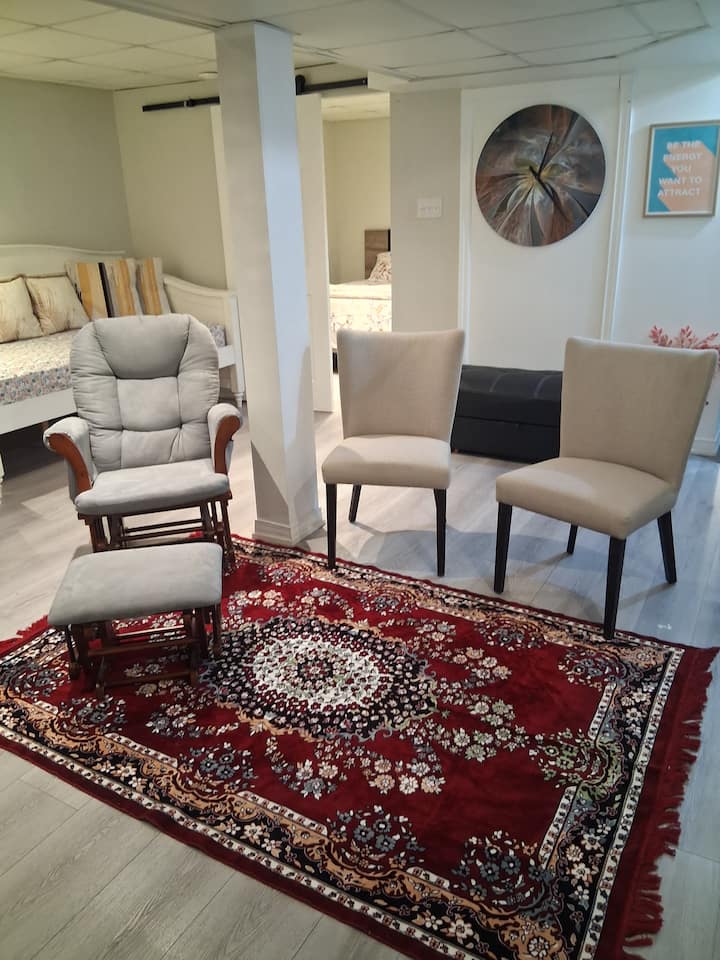 Cozy 1br Basement For 2/private Entry/free Parking - Oshawa