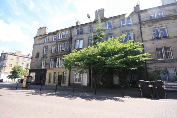 Bright Top Floor Flat With Great Views - Edinburgh