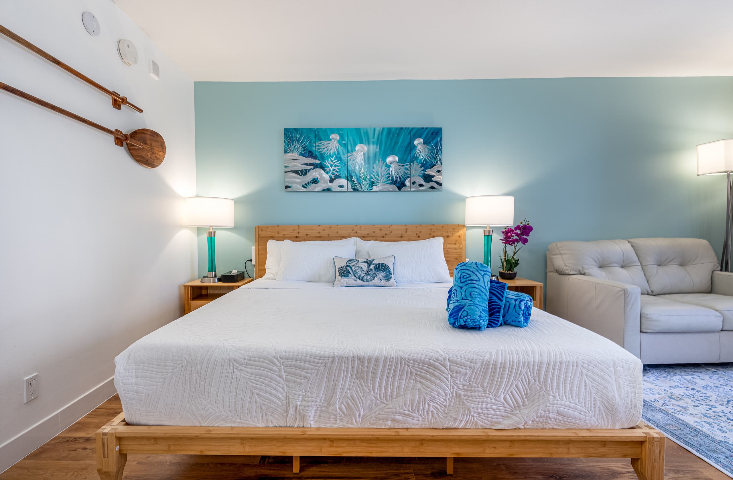 Renovated Studio, Steps to Waikiki Beach, Parking - Image 2