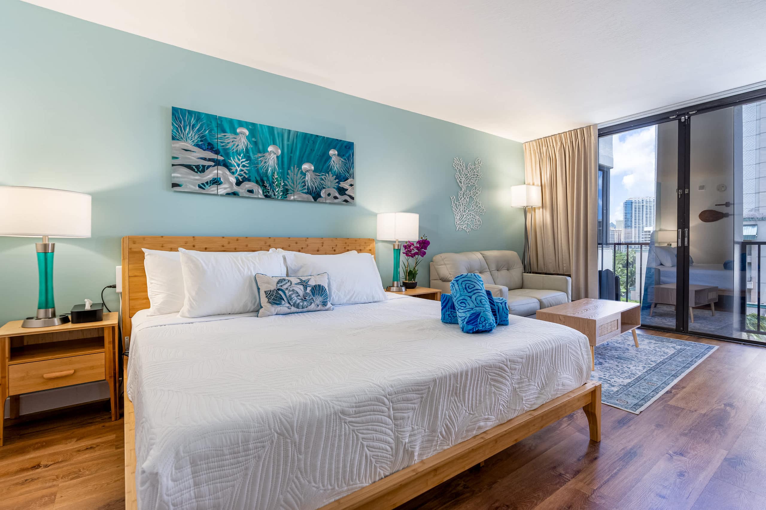 Renovated Studio, Steps to Waikiki Beach, Parking - Image 1