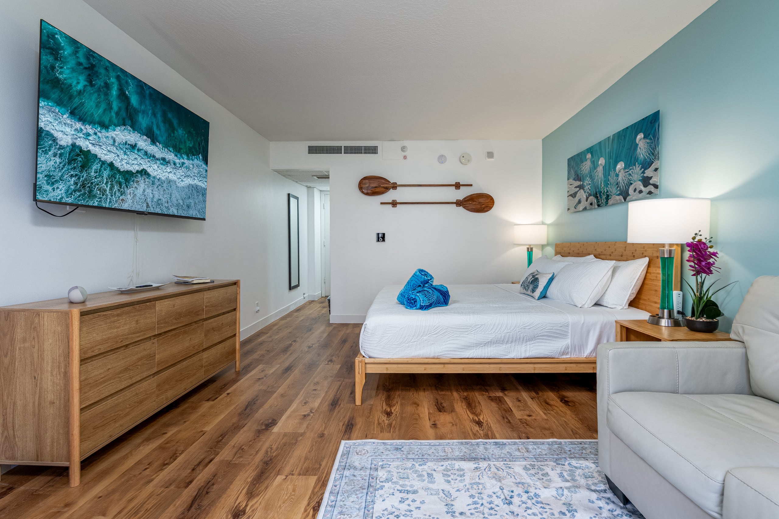 Renovated Studio, Steps to Waikiki Beach, Parking - Image 15