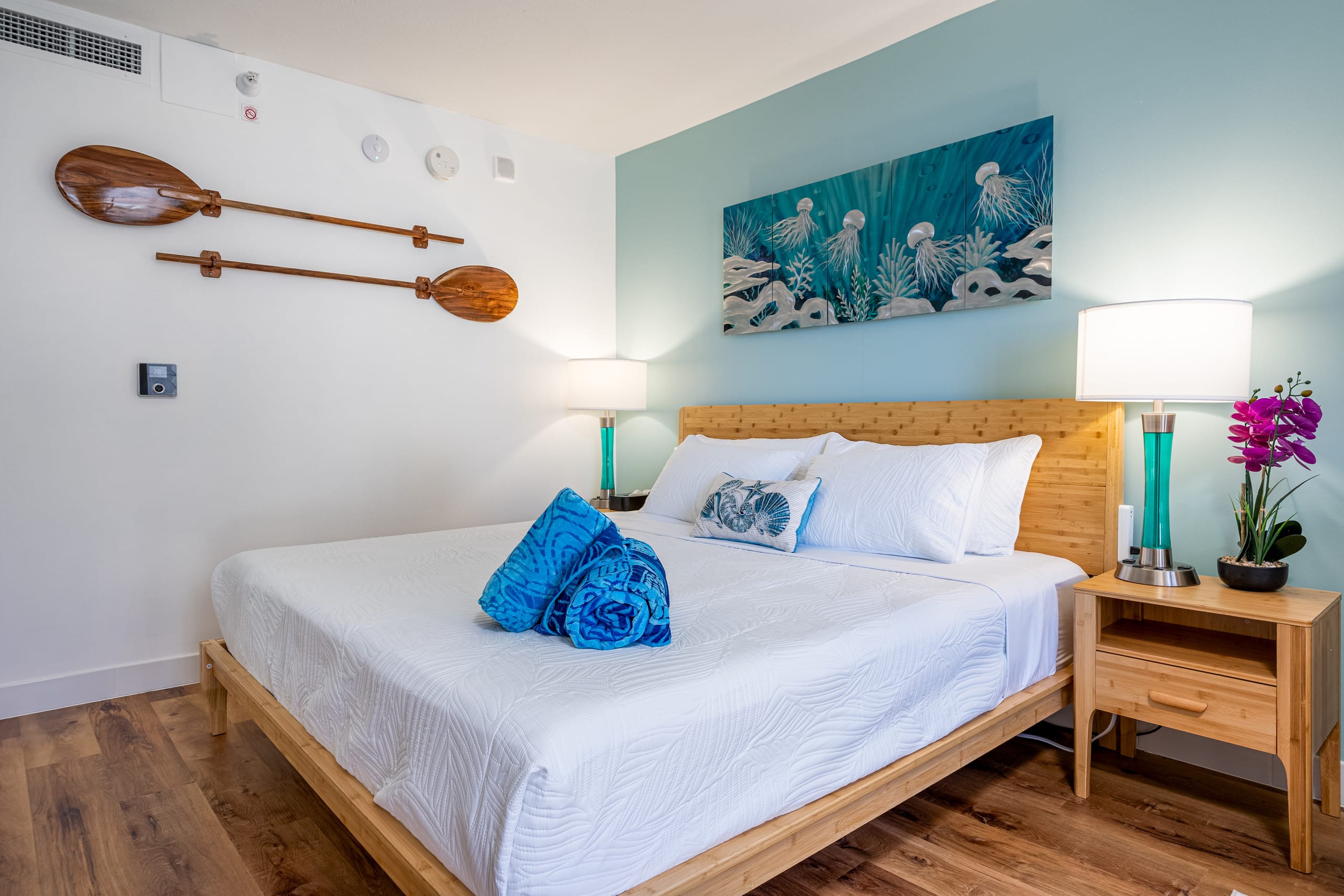 Renovated Studio, Steps to Waikiki Beach, Parking - Image 14
