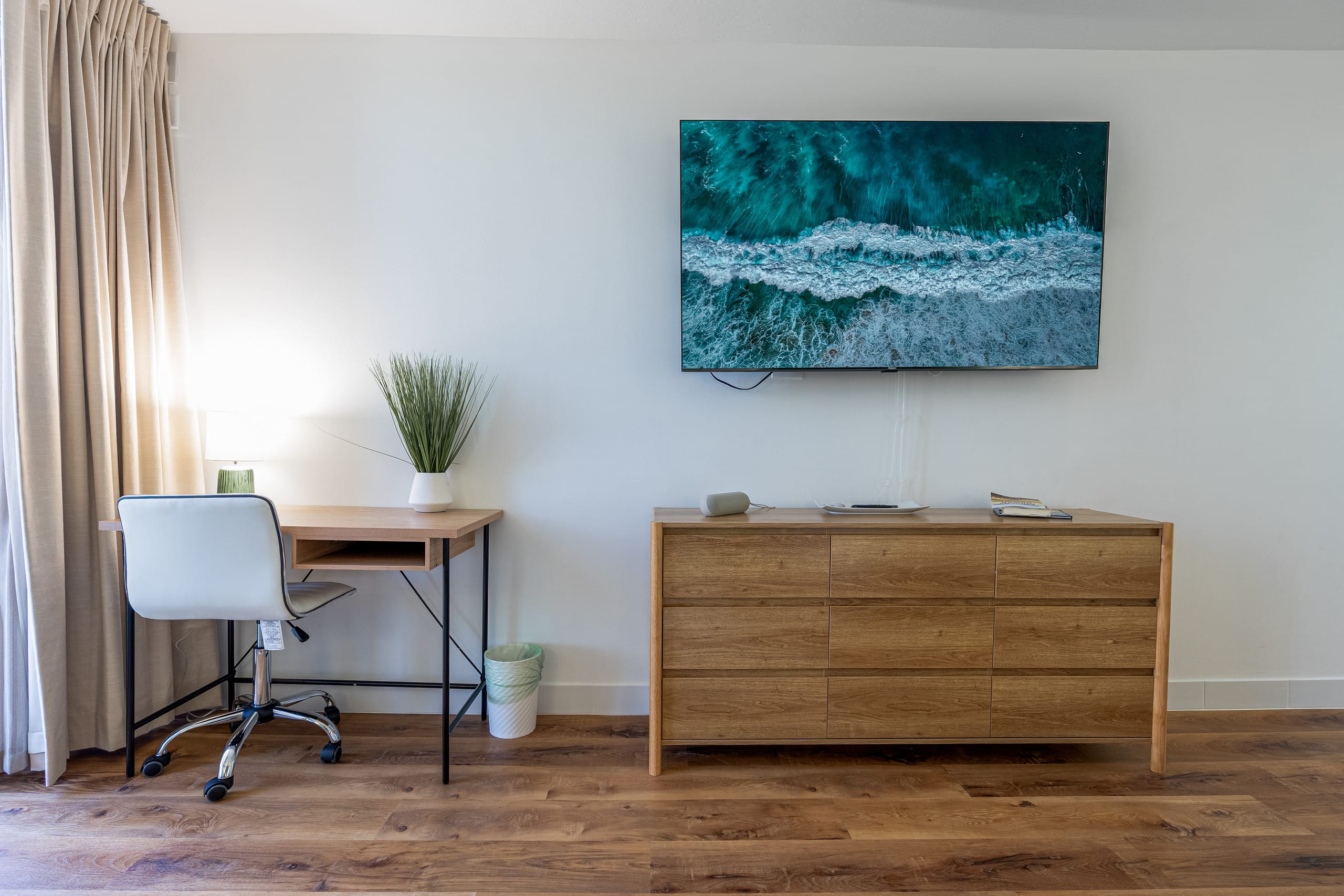 Renovated Studio, Steps to Waikiki Beach, Parking - Image 8