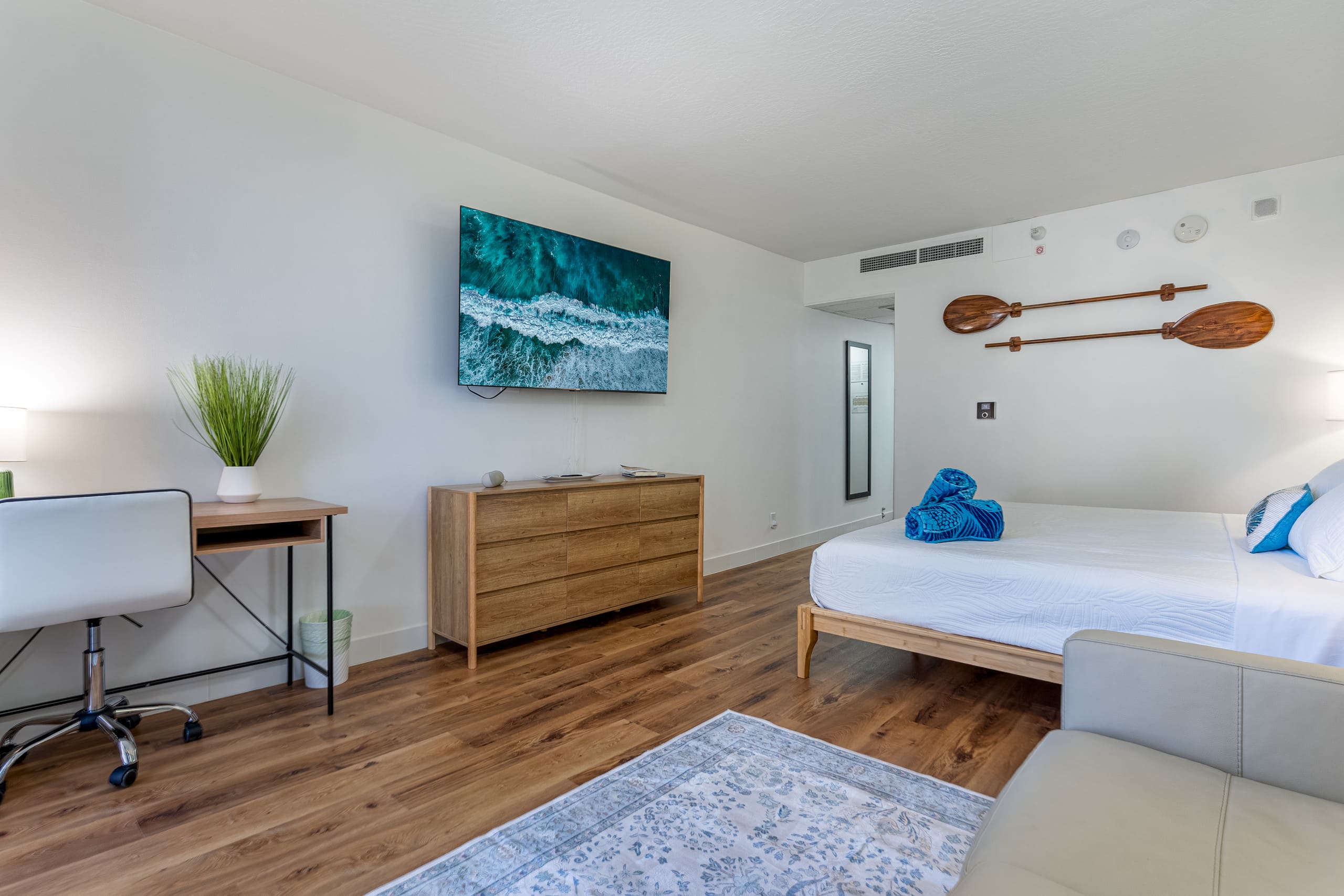 Renovated Studio, Steps to Waikiki Beach, Parking - Image 13