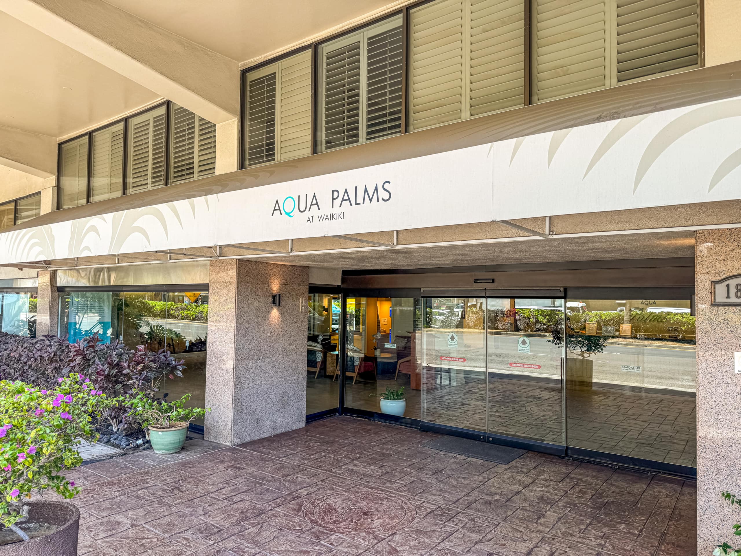 Renovated Studio, Steps to Waikiki Beach, Parking - Image 24